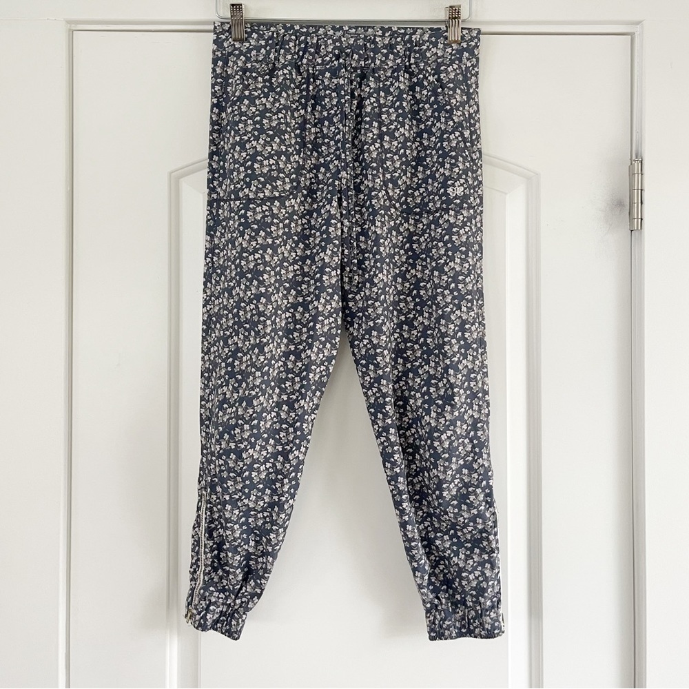 Albion Gray Ditzy Floral Eve Jetsetter Jogger - XXS Petite